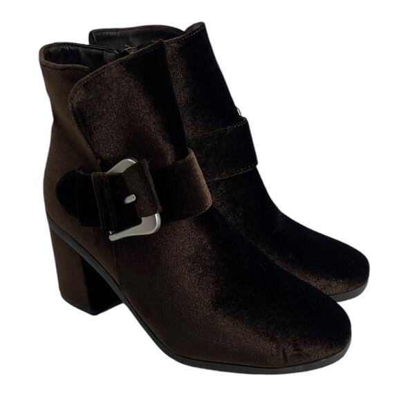 MukLuks NWT Josephine Ankle Heeled Boots Dark Brown Velvet SZ N7 - Picture 1 of 12